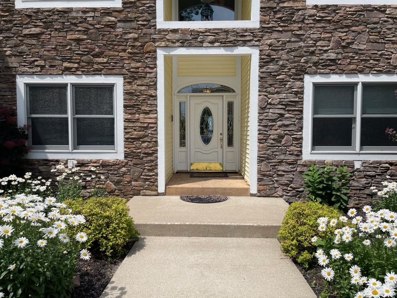 851 N Lakeshore Dr - Photo 3 of 16