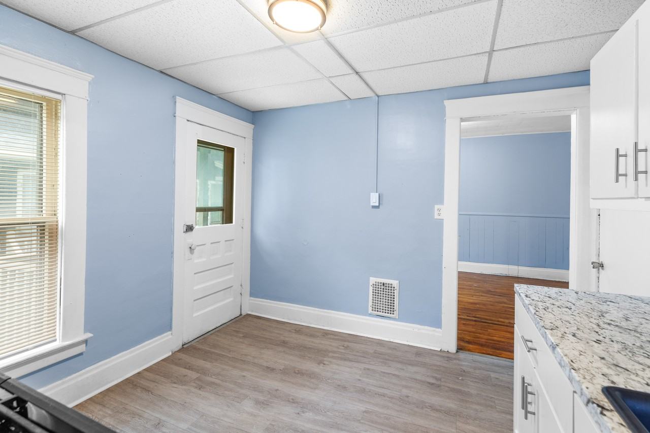 39 Auburn Ave #39 - Photo 3 of 17