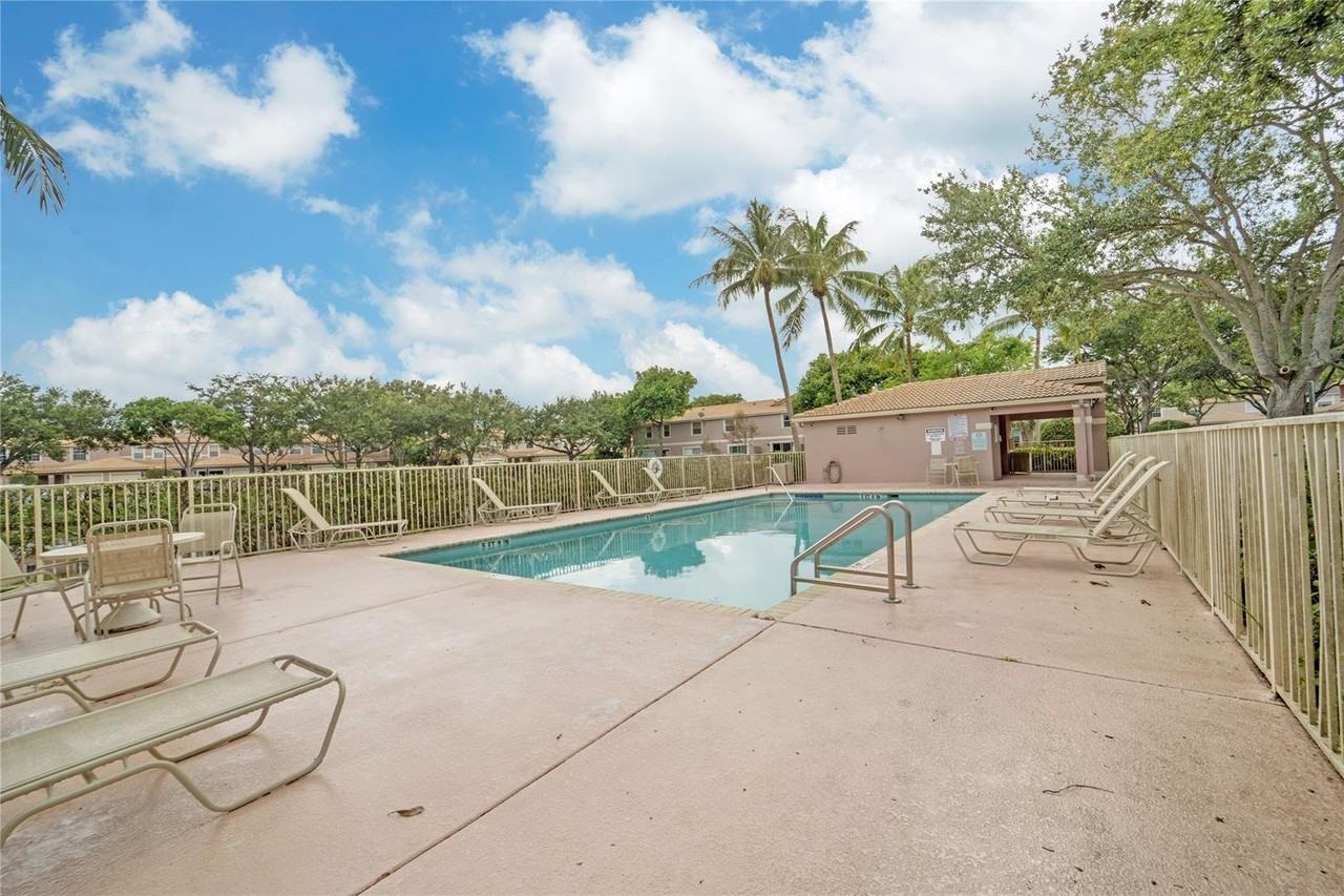 8511 E Southgate Shores Cir - Photo 3 of 8