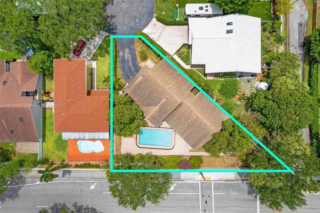 6590 Sw 13th St - Photo 2 of 8