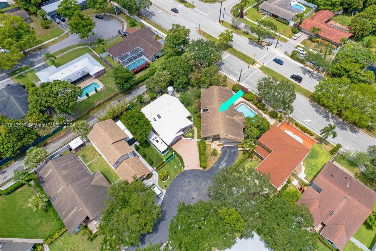 6590 Sw 13th St - Photo 3 of 8