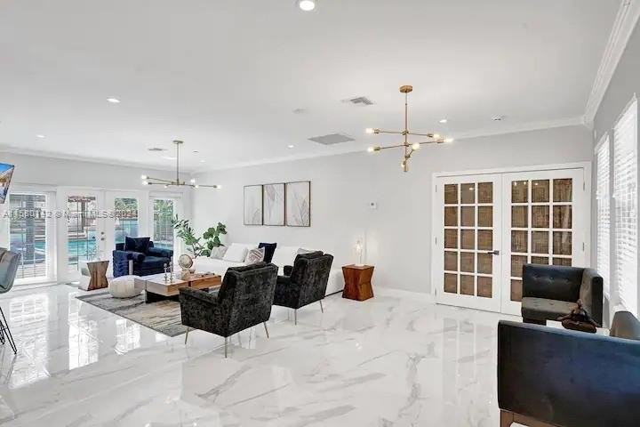 247 Sw 5th St - Photo 2 of 6