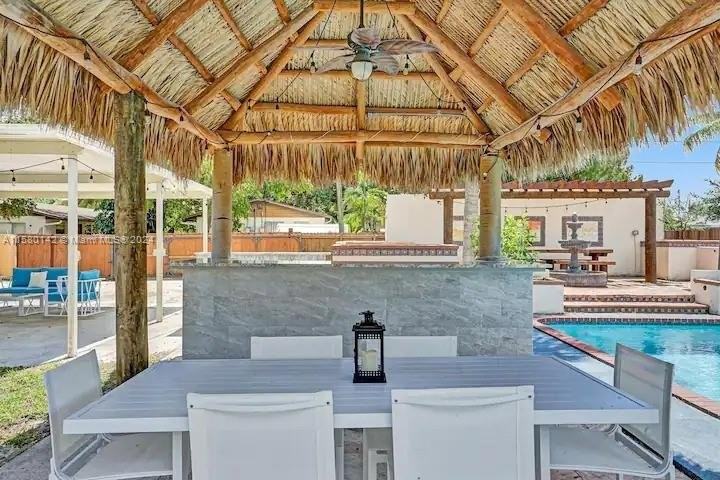 247 Sw 5th St - Photo 3 of 6