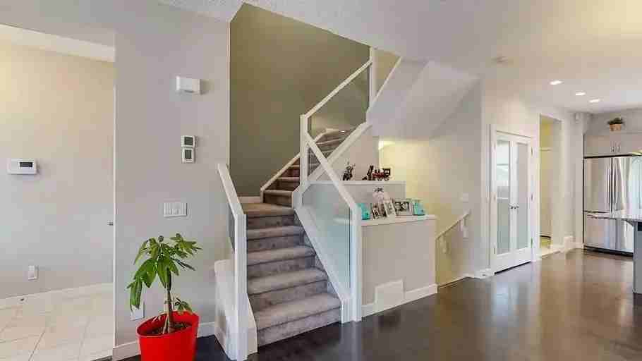 2348 83 St Sw - Photo 3 of 25