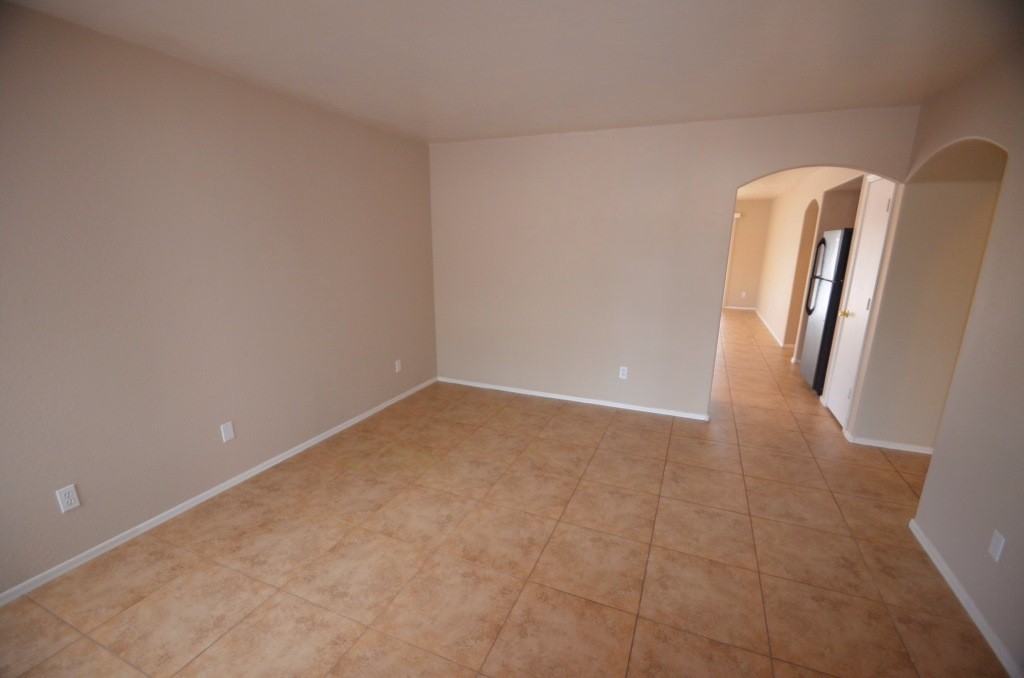 12849 W Paradise Dr - Photo 3 of 14