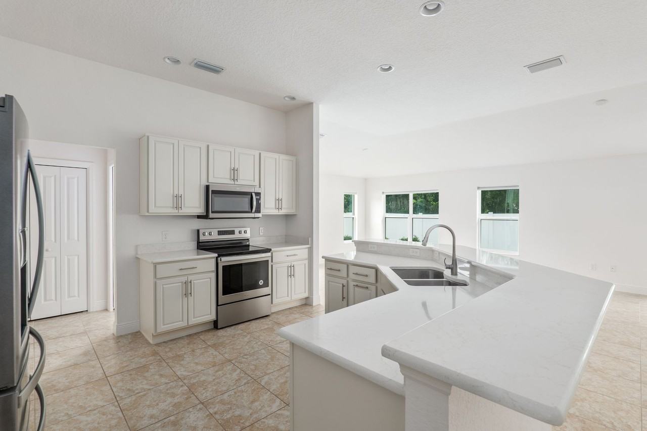 10397 Silver Maple Ave - Photo 6 of 50