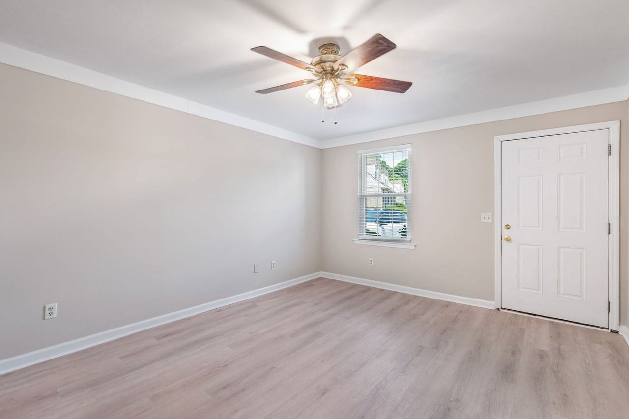 228 Deerpoint Ct - Photo 3 of 22