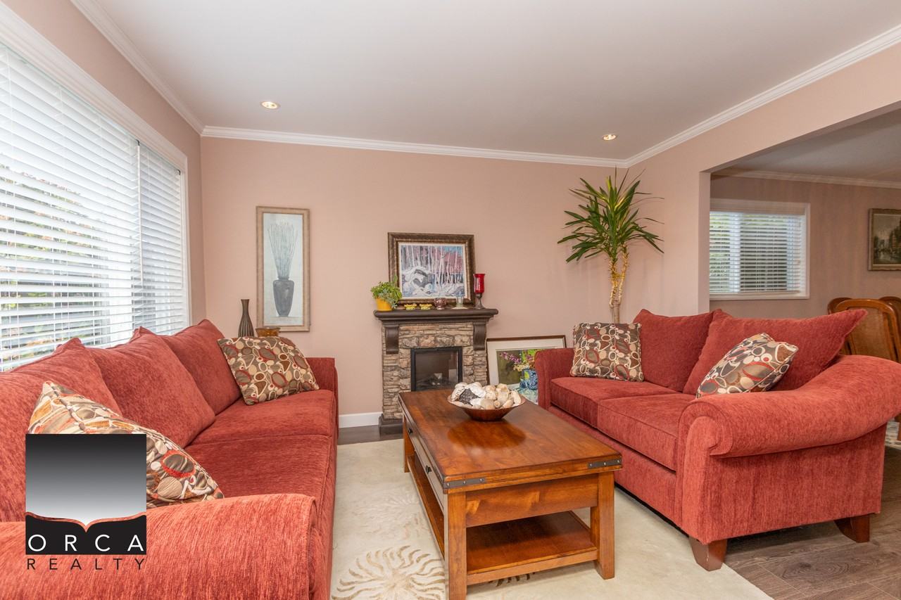 1805 Rosebery Ave - Photo 3 of 50