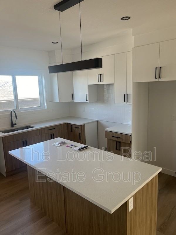 174 Boul Castilian - Photo 3 of 12