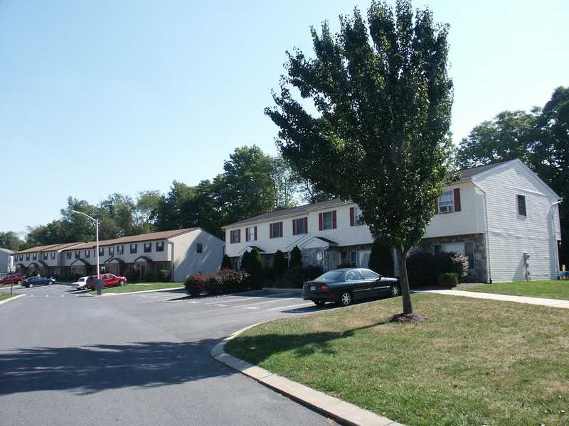 209 Magnolia Dr - Photo 3 of 20