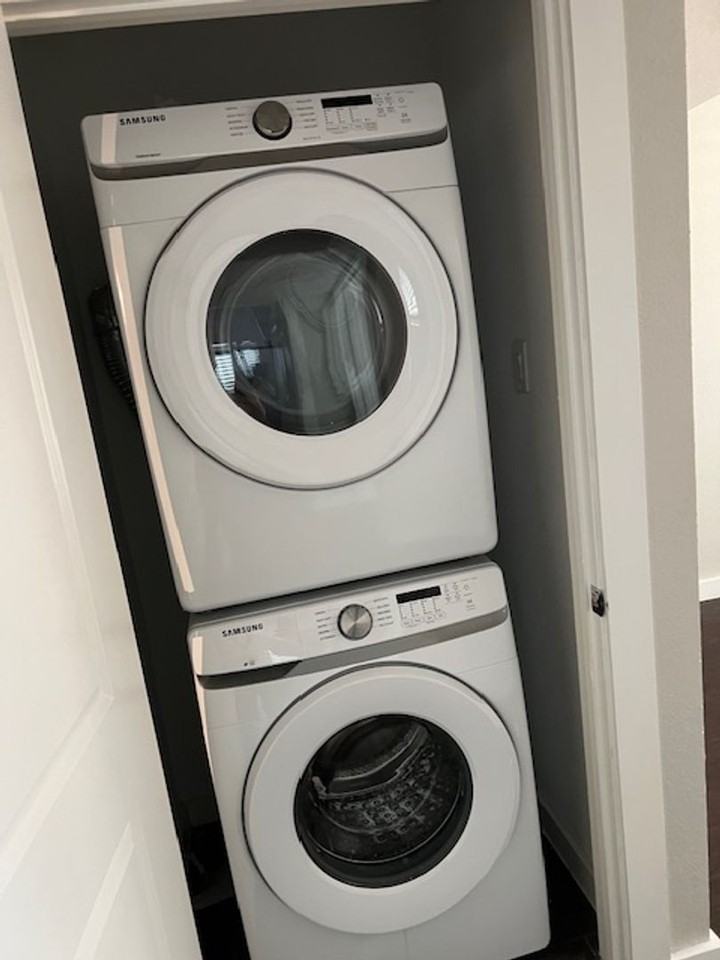 Dream Montrose - Photo 7 of 24