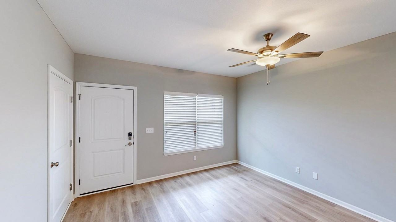 805 Pampas St - Photo 2 of 20