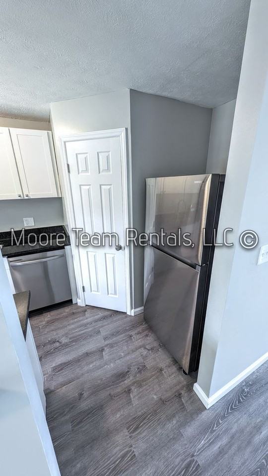 6th Ave W 408 - Photo 7 of 20