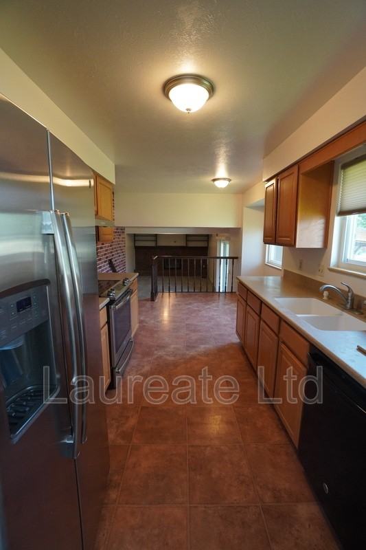 1472 W Geddes Ave - Photo 5 of 25