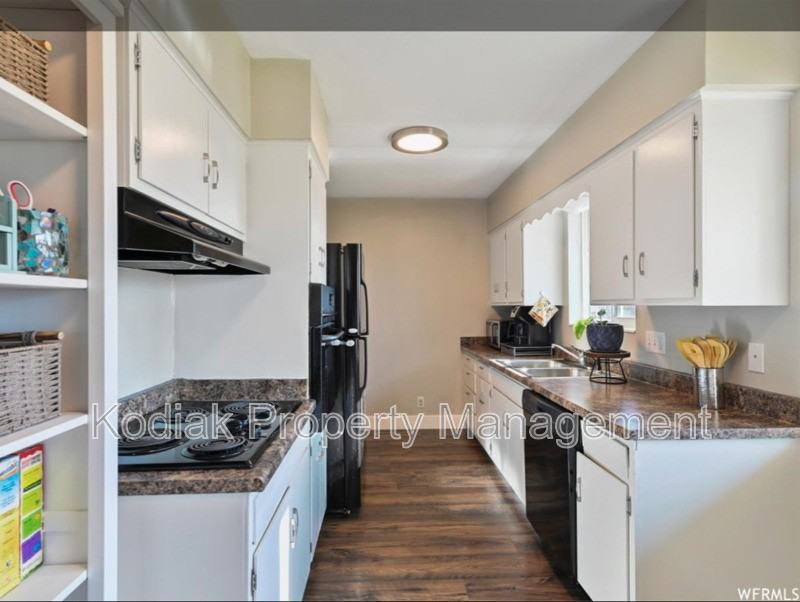 516 E St - Photo 7 of 26