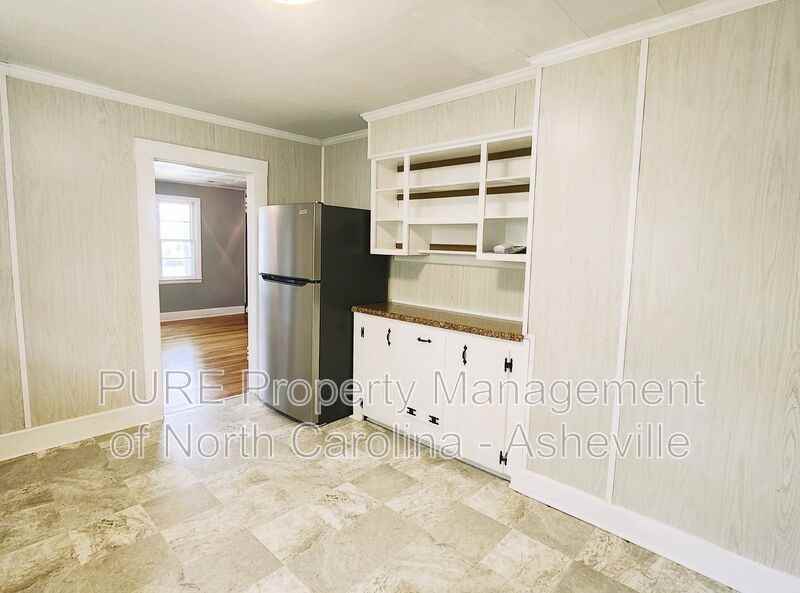 307 Yancey St - Photo 3 of 11