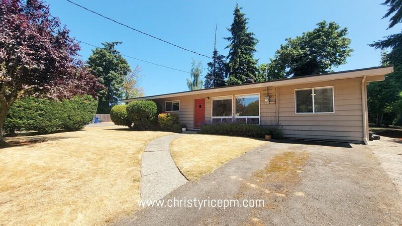 12051 Se 42nd St - Photo 2 of 20