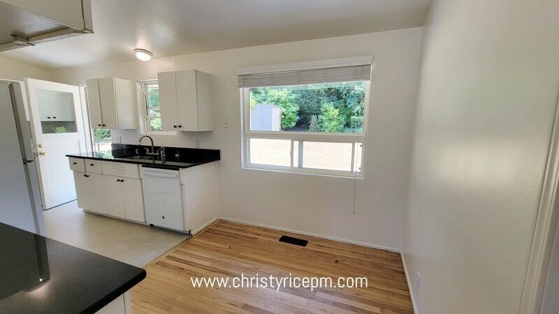 12051 Se 42nd St - Photo 6 of 20