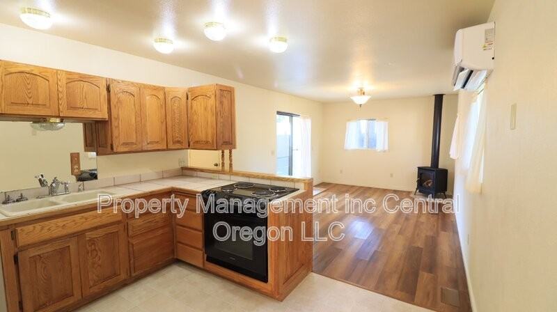 524 Ne Olney Ave #2 - Photo 2 of 14