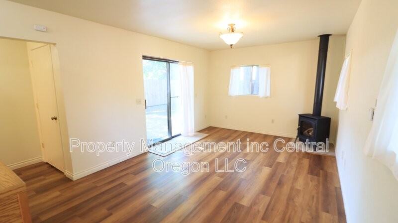 524 Ne Olney Ave #2 - Photo 4 of 14