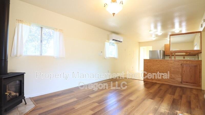 524 Ne Olney Ave #2 - Photo 5 of 14