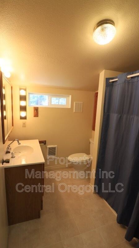 524 Ne Olney Ave #2 - Photo 6 of 14