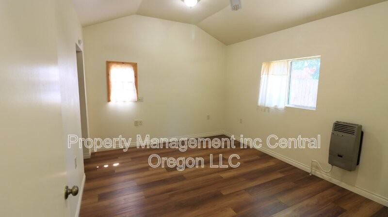 524 Ne Olney Ave #2 - Photo 7 of 14