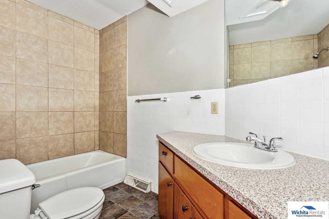 8125 E Zimmerly St - Photo 3 of 16