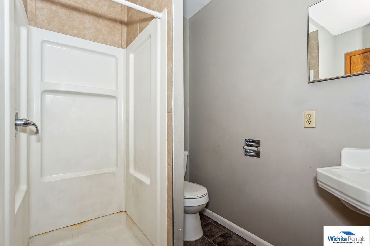 8125 E Zimmerly St - Photo 4 of 16