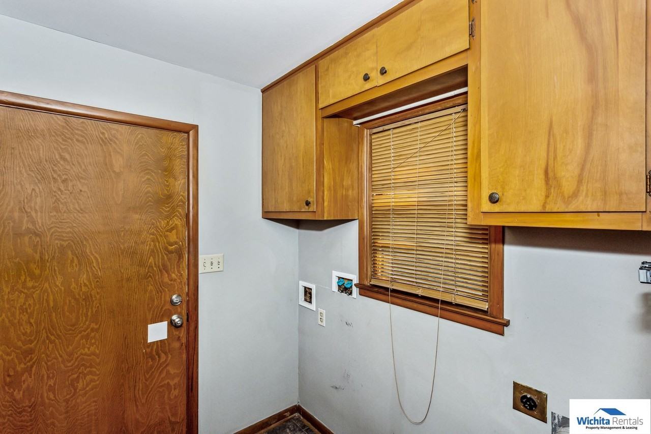 8125 E Zimmerly St - Photo 5 of 16