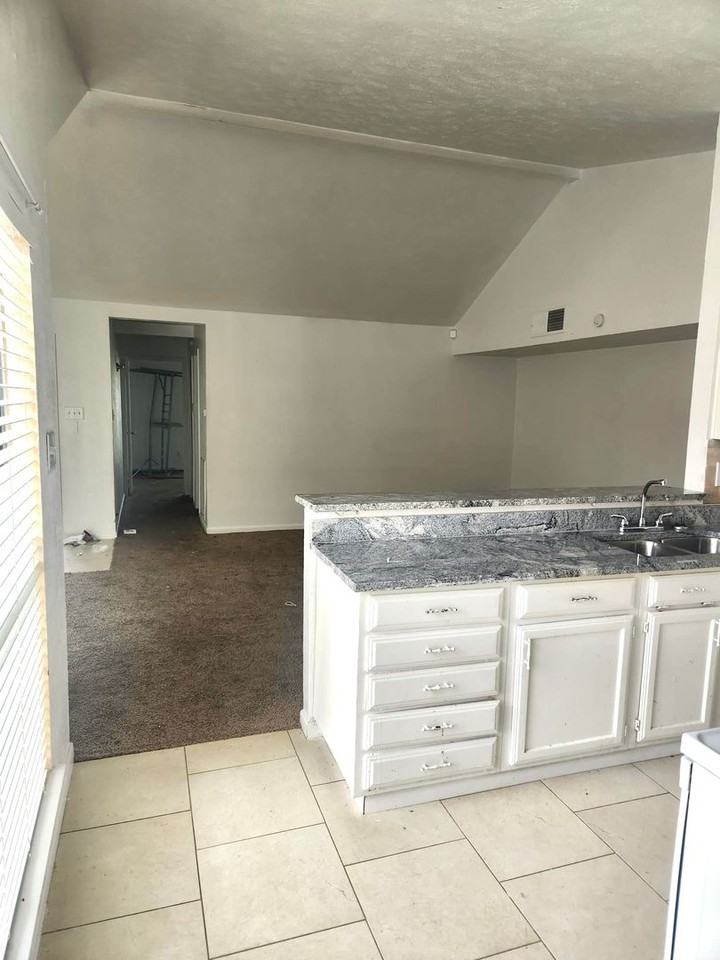 14109 Callahan Dr - Photo 4 of 10
