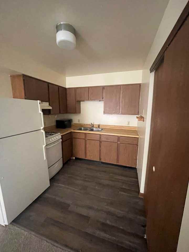 Merry House - Photo 3 of 6