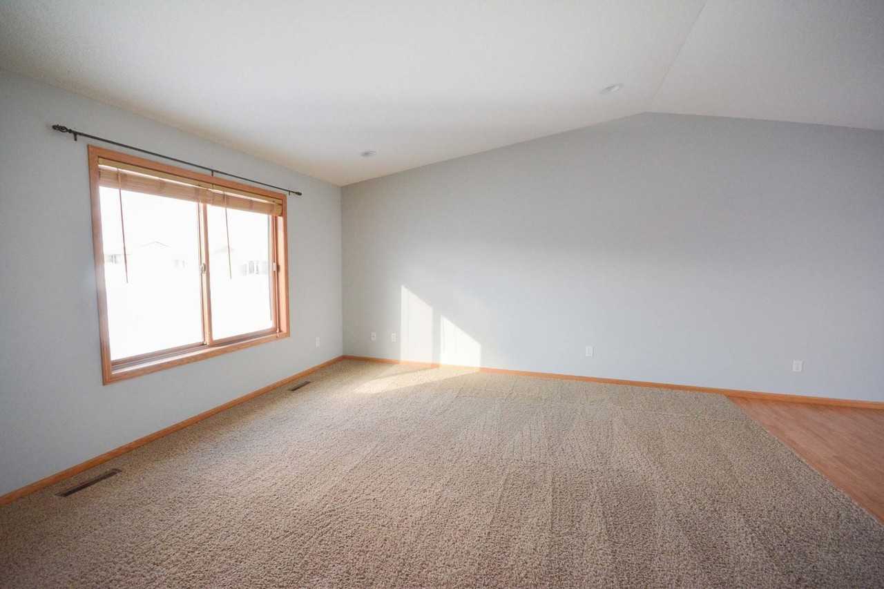 5933 Crown Ln Nw - Photo 3 of 18