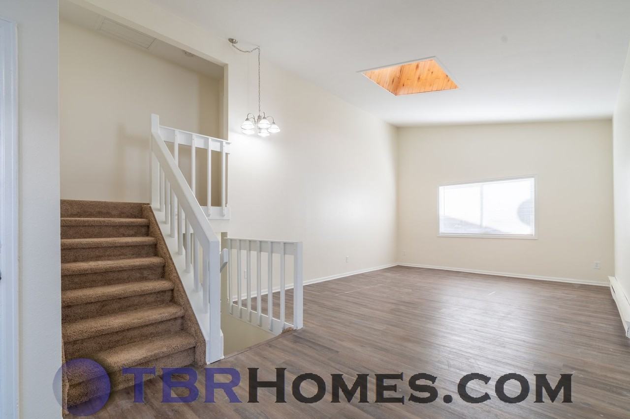 1640 Bahama St - Photo 3 of 18