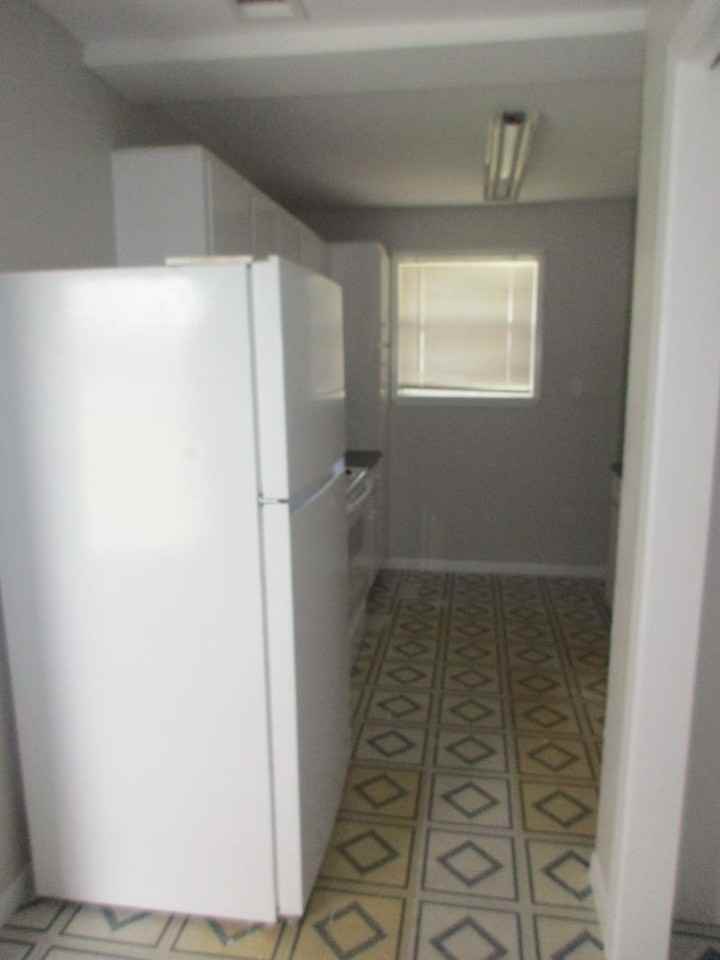 104 N Howe St - Photo 3 of 14