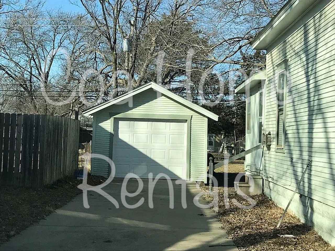 705 S Pattie St - Photo 2 of 10