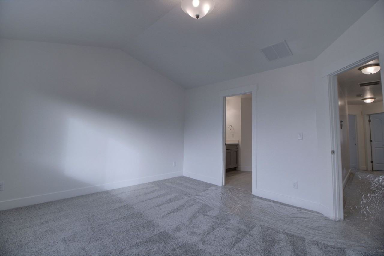 2309 N 3720 W - Photo 7 of 19