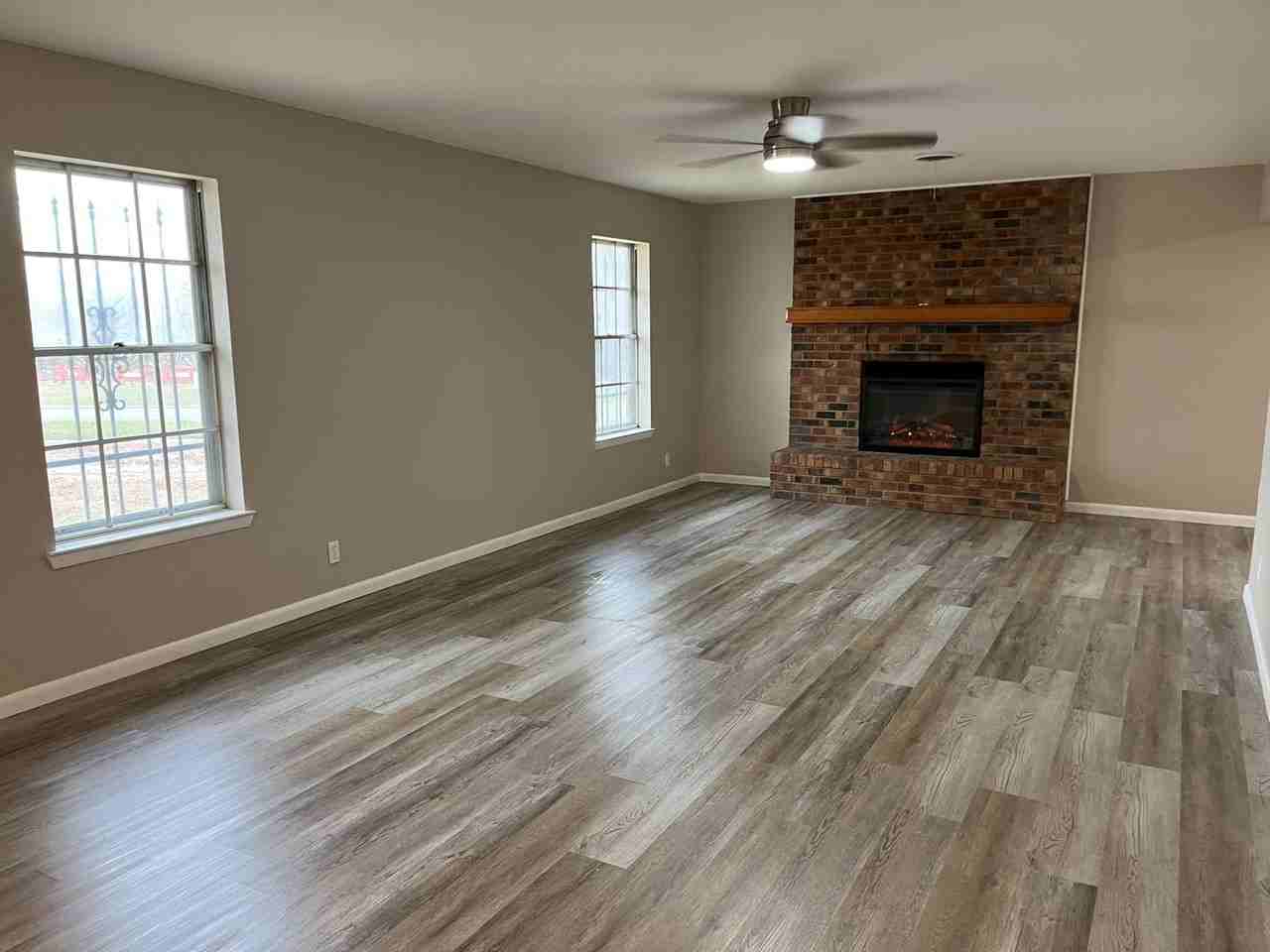 224 Randy St - Photo 2 of 21