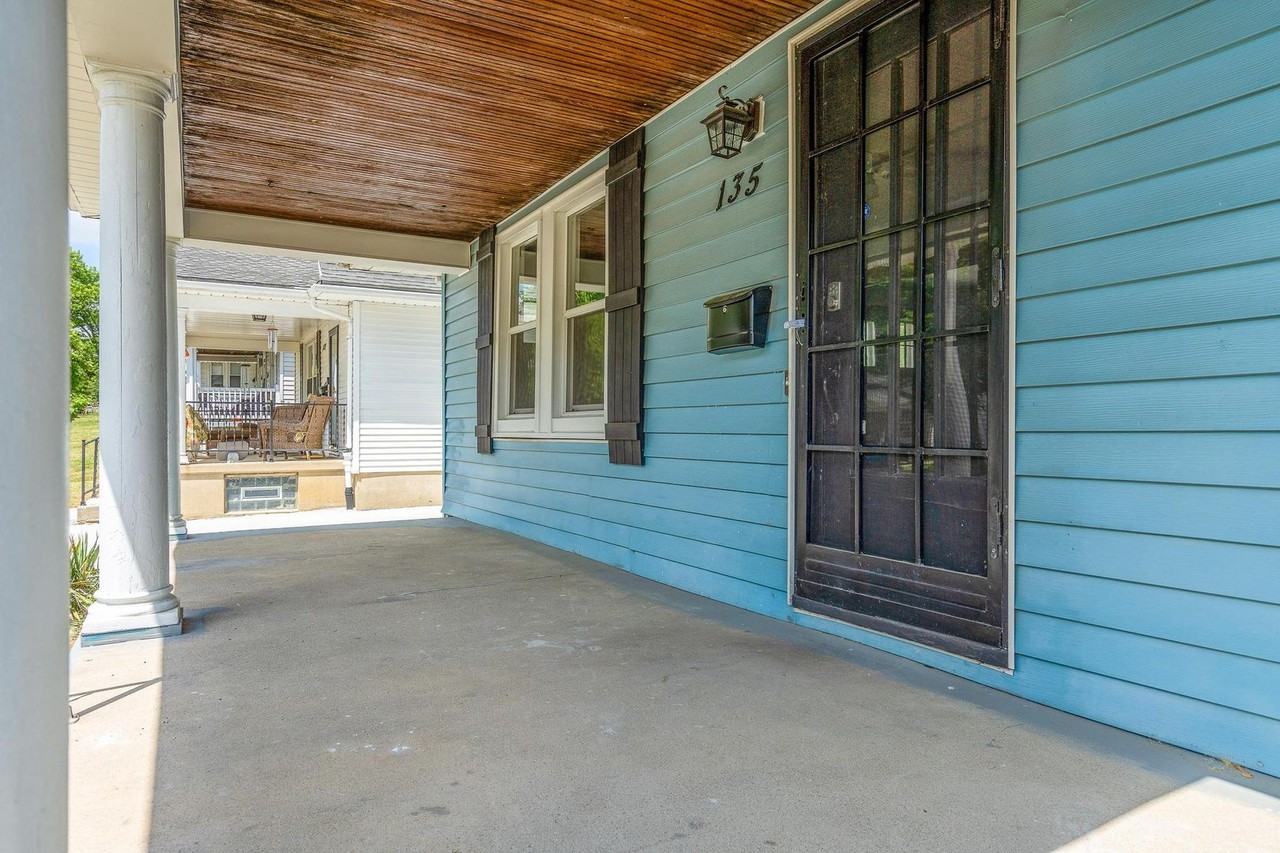 135 W Hudson Ave - Photo 5 of 34