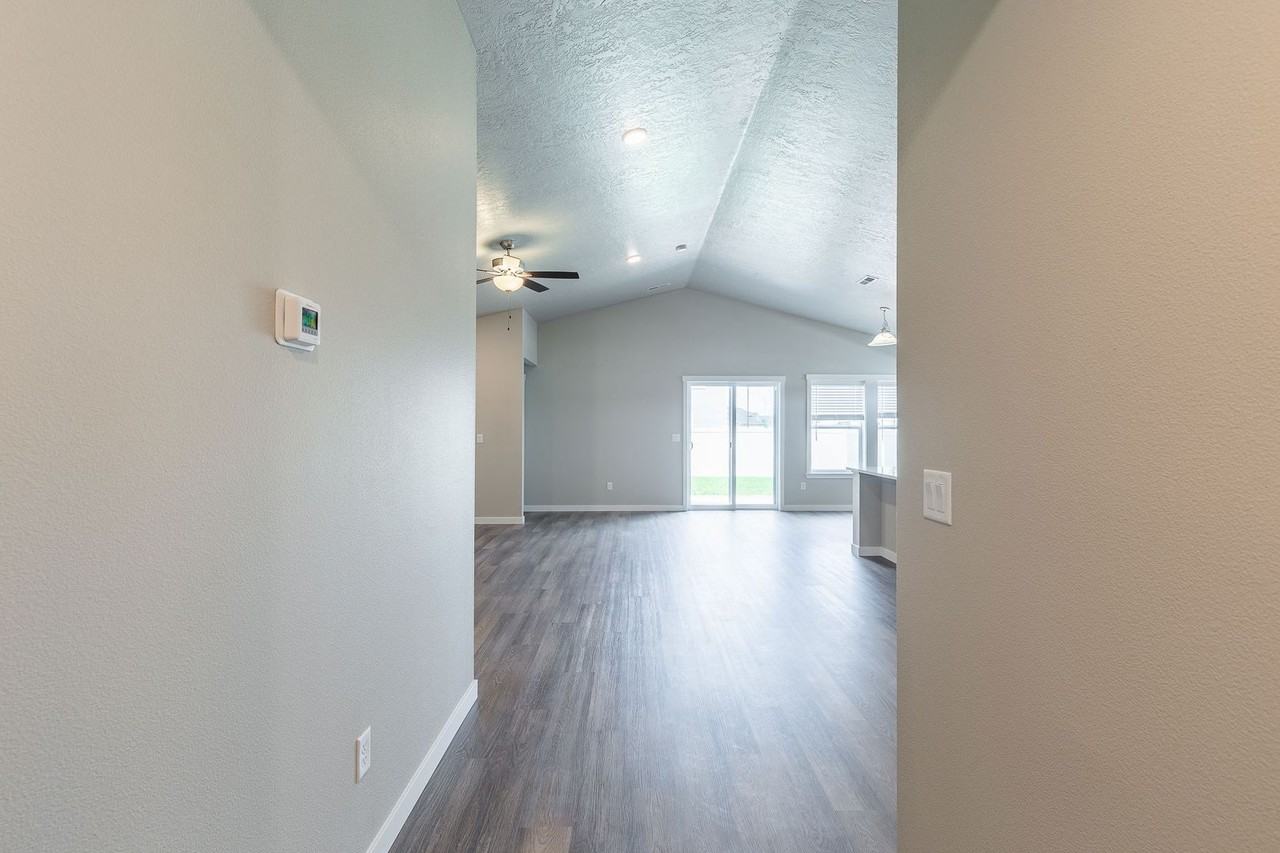 10318 Crystal Ridge Dr - Photo 4 of 47