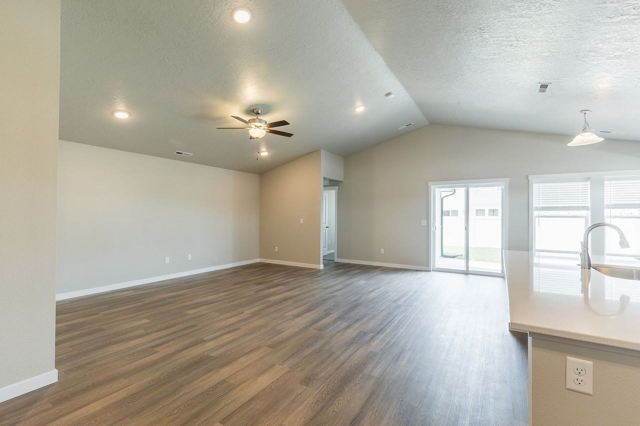 10318 Crystal Ridge Dr - Photo 5 of 47
