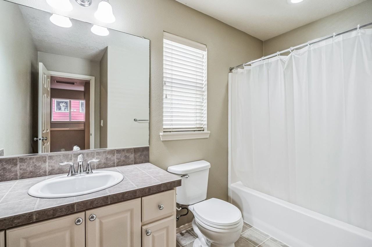 949 Se Tamango St - Photo 5 of 27