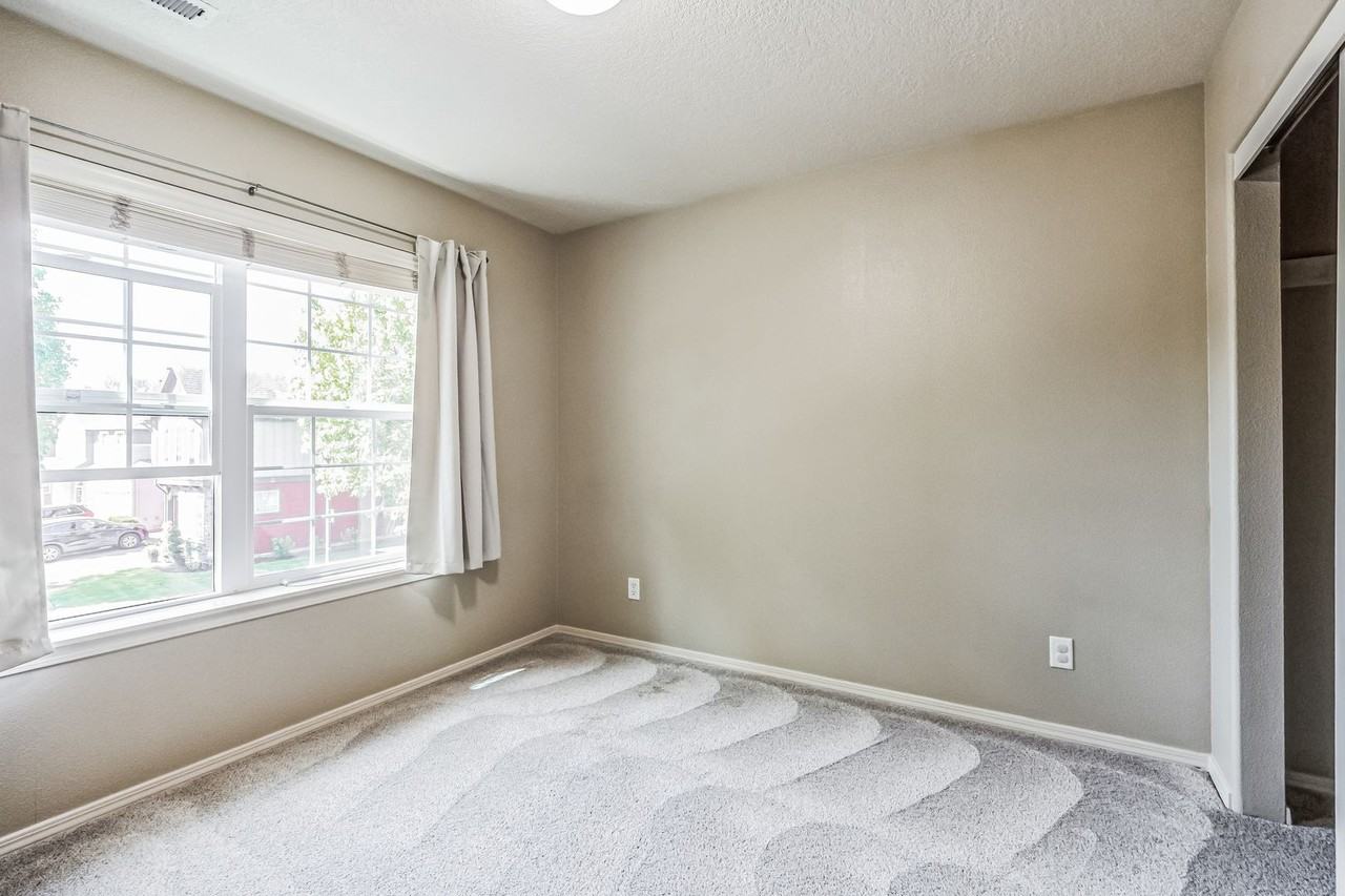 949 Se Tamango St - Photo 6 of 27