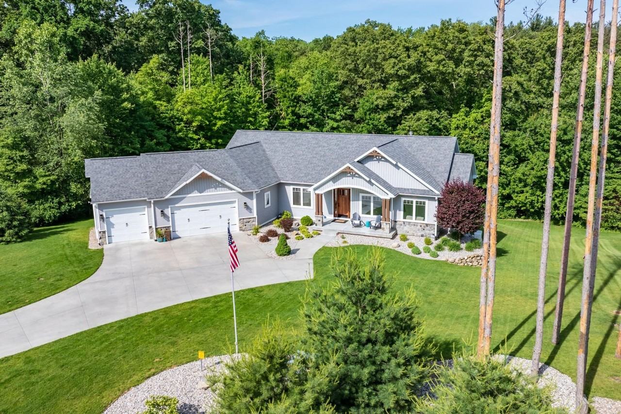 1524 Forest View Dr - Photo 2 of 35