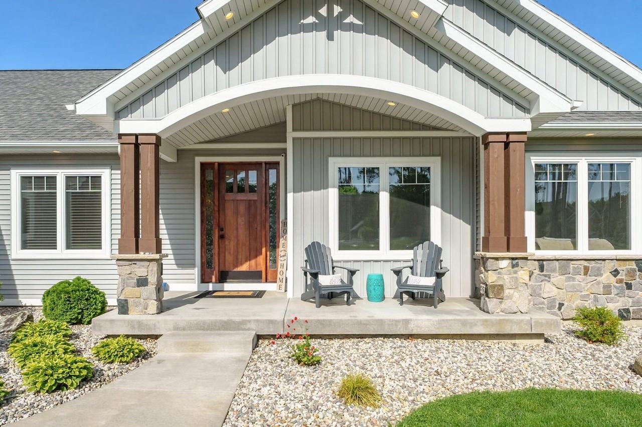1524 Forest View Dr - Photo 3 of 35