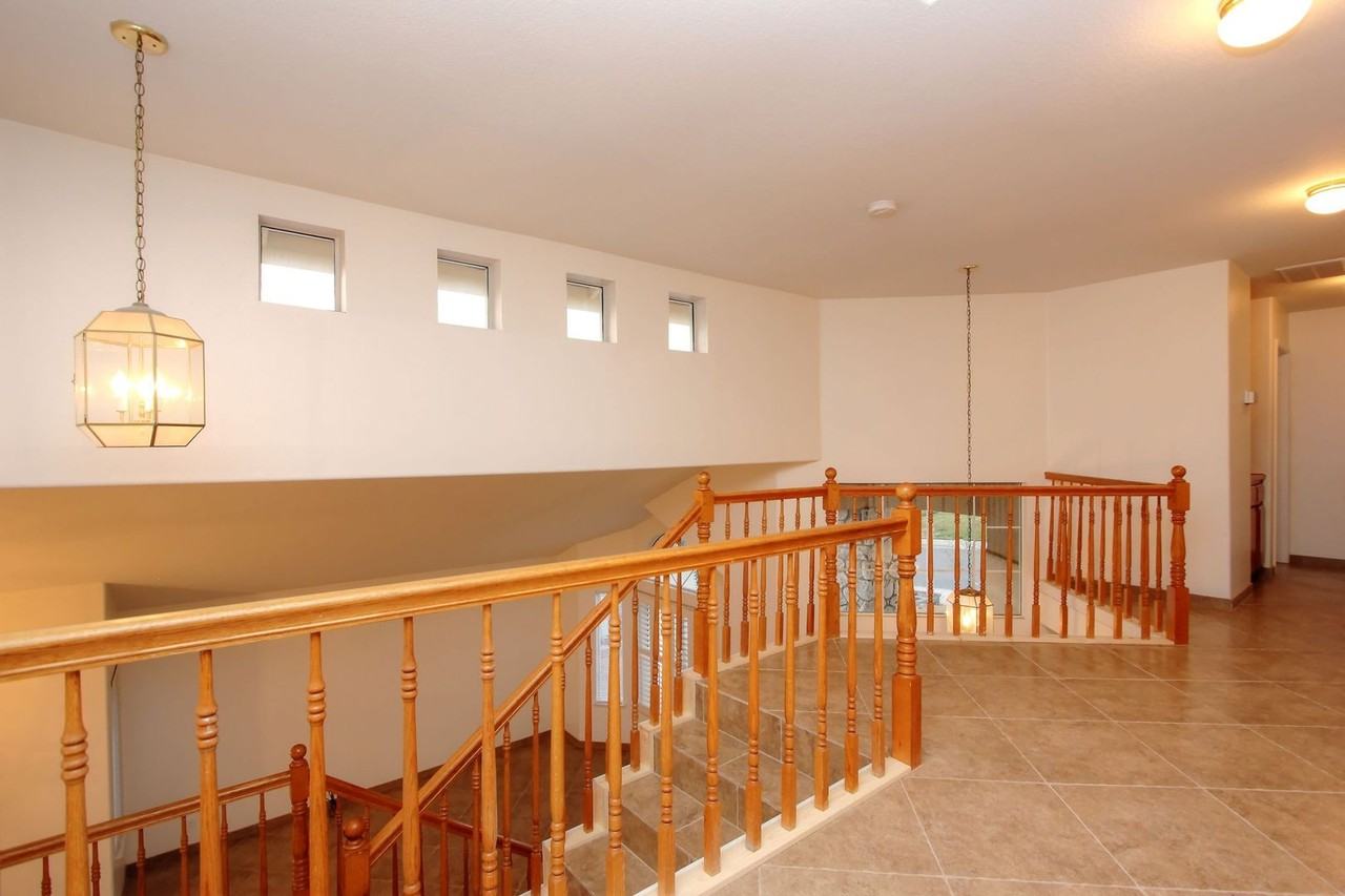 27909 Golden Hill Ct - Photo 3 of 17