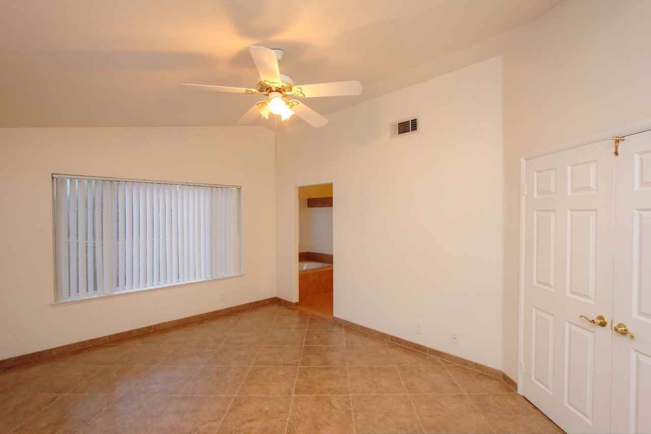 27909 Golden Hill Ct - Photo 7 of 17