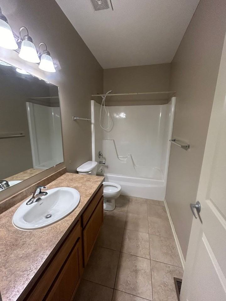 6920 6920 N 15th Street - 6920 N 15th Street #B - Photo 6 of 17