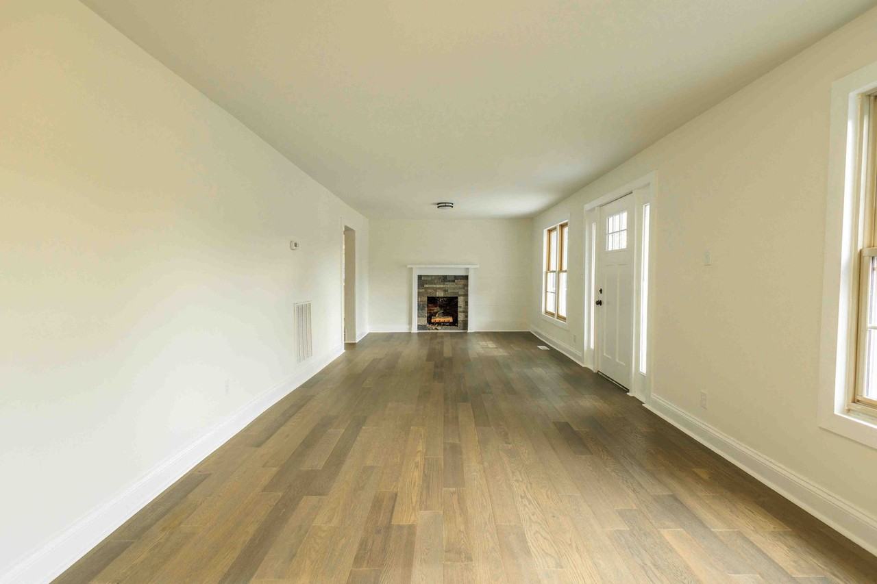 634 Runyan Dr - Photo 3 of 15
