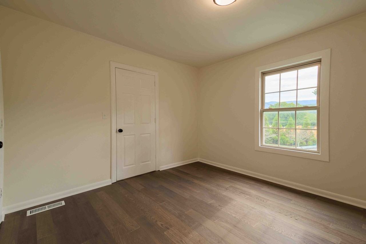 634 Runyan Dr - Photo 4 of 15